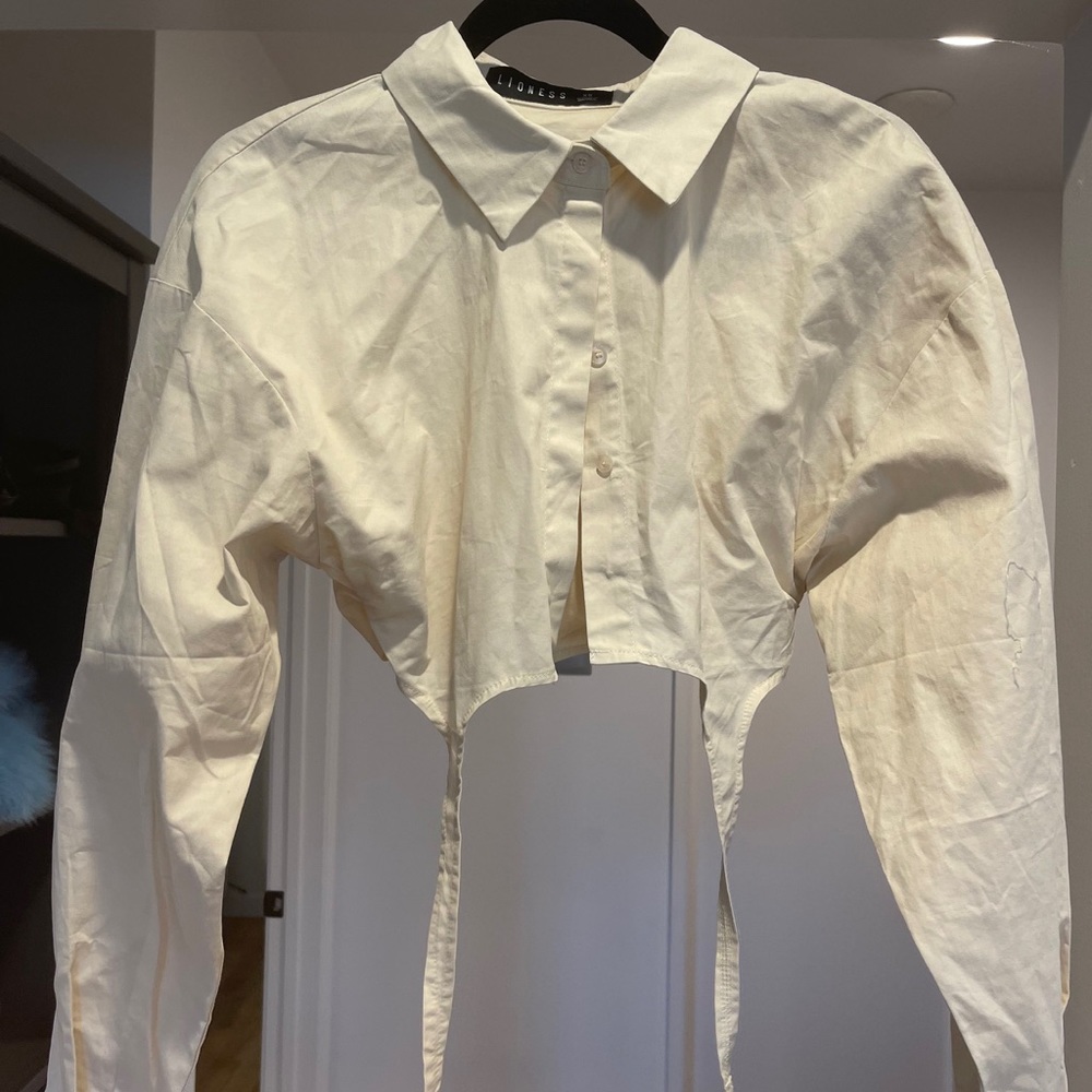 Lioness collared crop top